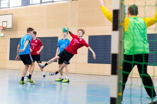 Kreisspieler Linus H. wird hier regelwidrig gefoult